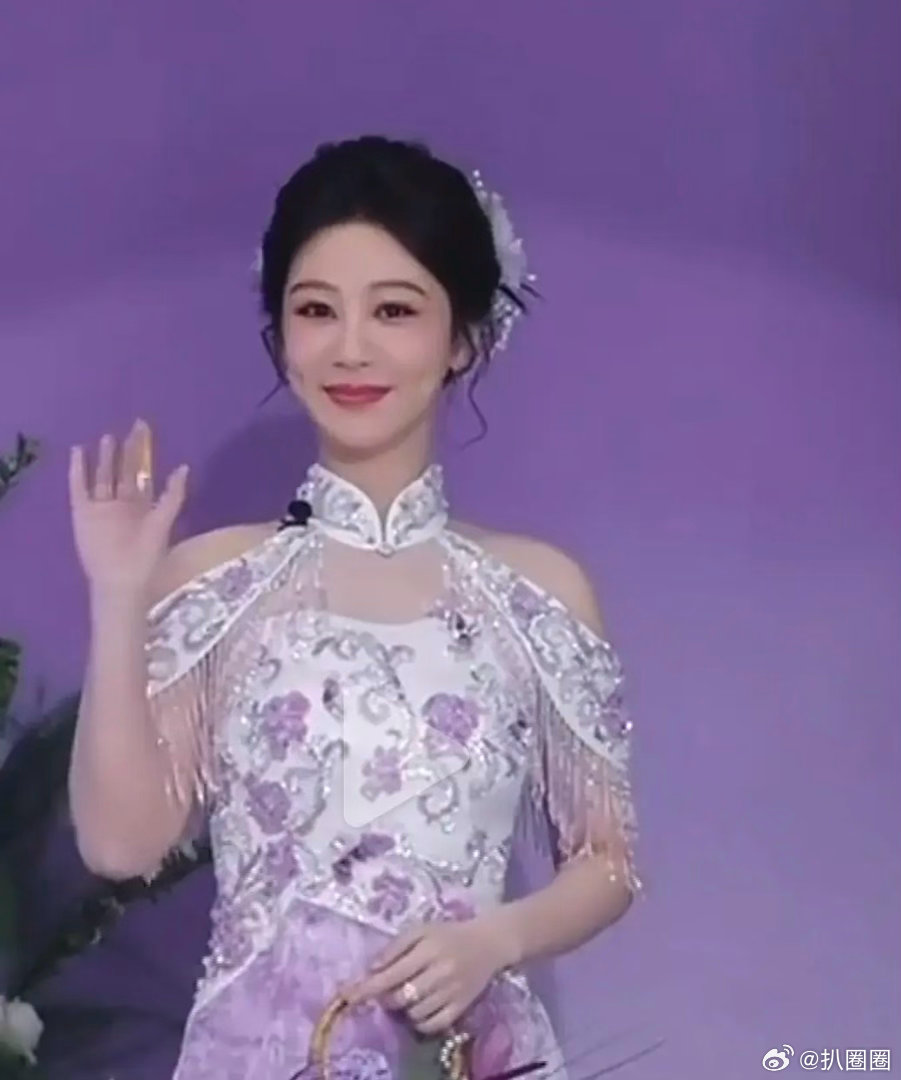 今日直播的杨紫，现在好瘦啊～ 