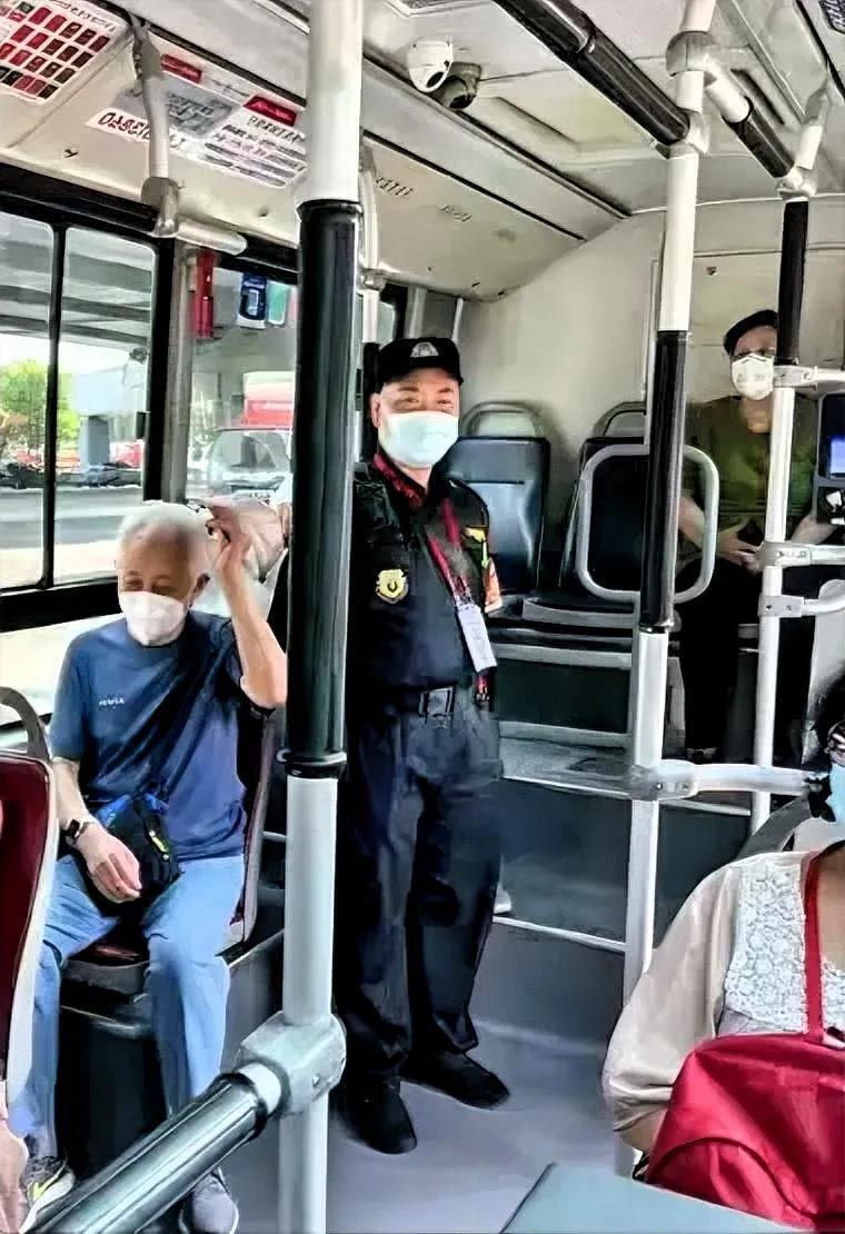 “老年卡”也要错峰出行了？，终于要为“早八人”让路了？

最近吉林德惠市一则“老