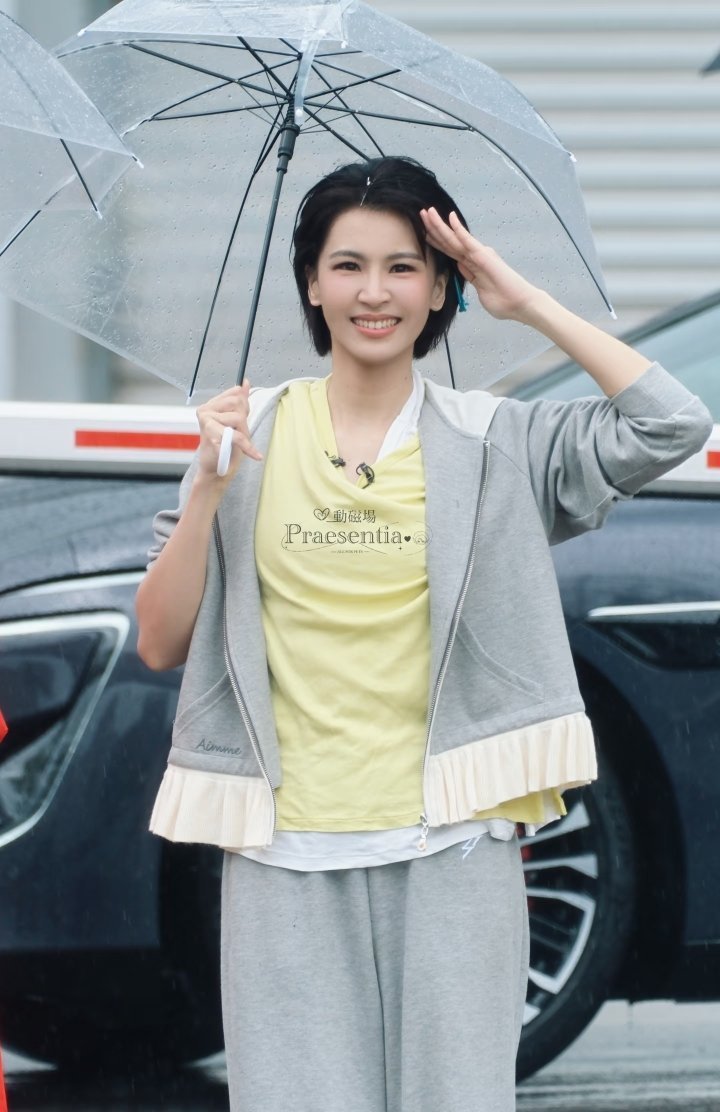 曾沛慈曾沛慈没有黑料只有笑料 求求了曾沛慈真的太搞笑了，她是不是以为别人看不到啊