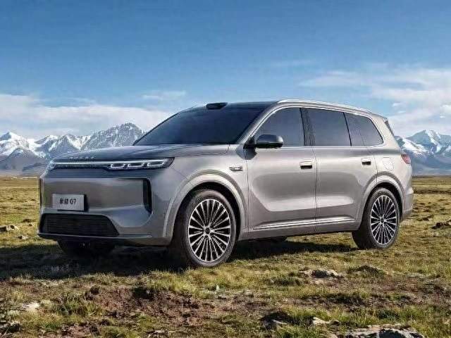 家越07，AI原生大五座增程SUV