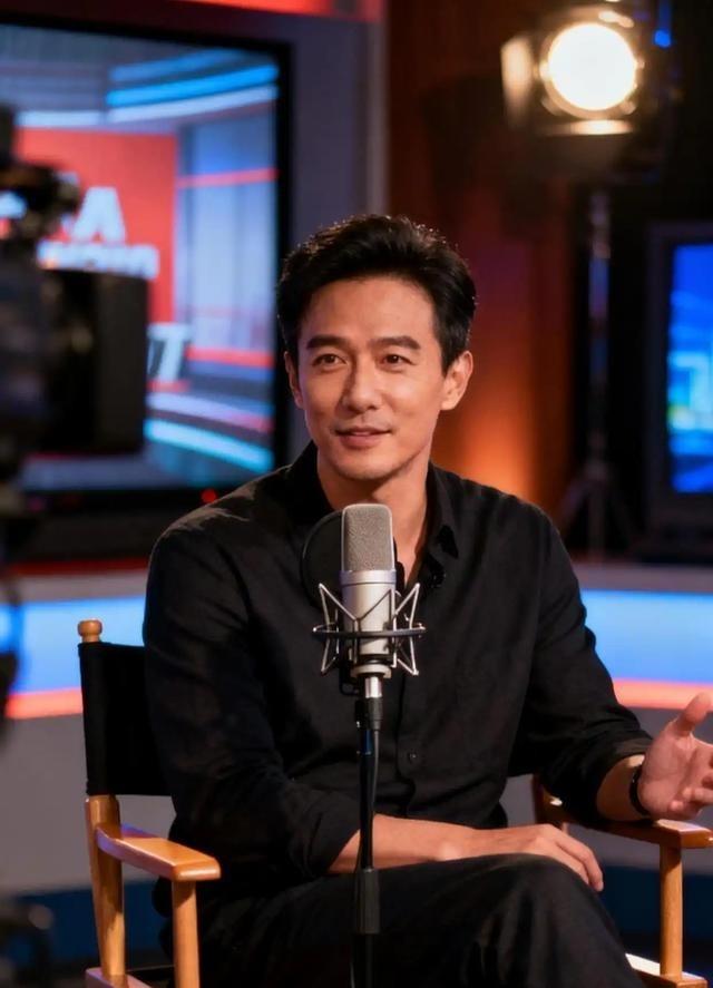 澳大利亚知名反华教授李约翰，在节目当中大谈自己的反华思想，但就在这时主持人，突然