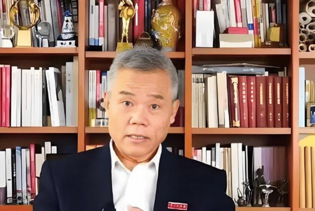 【消失的他】
今天看到一个帖子，提到他，真是哪壶不开提哪壶。
遥想当年千万粉丝的