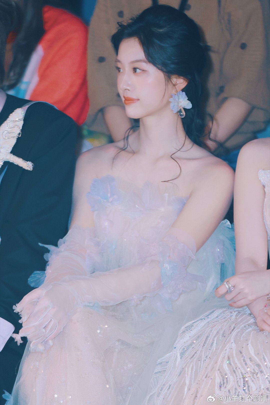 钟雯冠上海时装周好美钟雯冠上海时装周这身真的美到我心巴上了！钟雯冠把清纯和明艳平