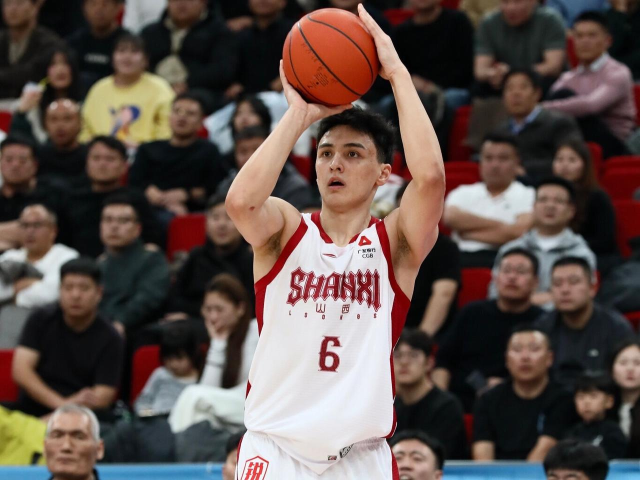 CBA签约消息：据直播吧透露，山西男篮已经完成与于米提完成B类合同续约。去年夏天