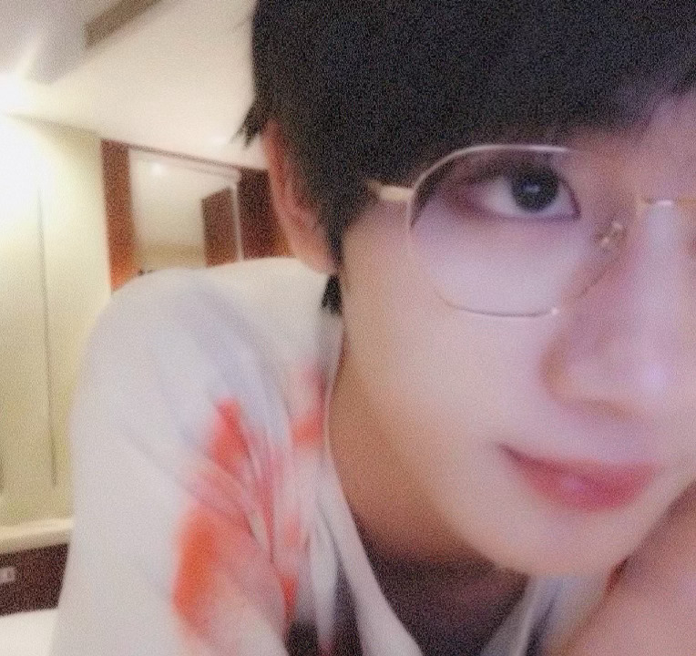 脸颊肉想🤏🏻丁程鑫