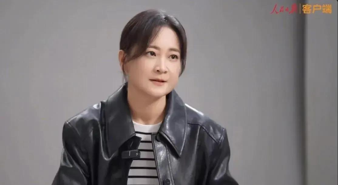 我哭了！今天我花了钱，电影院看了一场《热辣滚烫》，贾玲主演，贾玲导演。看到最后黑