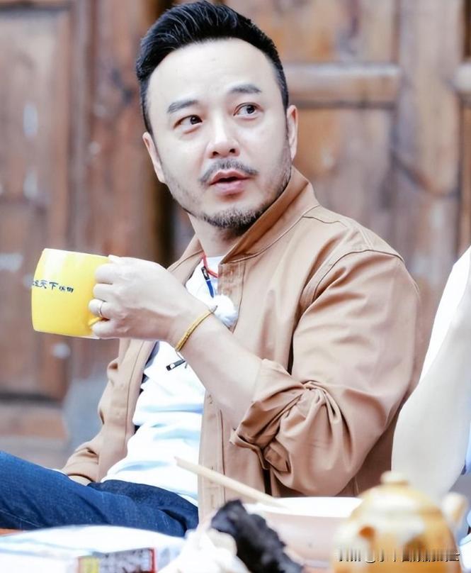 电影《监狱来的妈妈》事件吵得沸沸扬扬，很多艺人也因此翻车。

像姚晨、李小萌、周