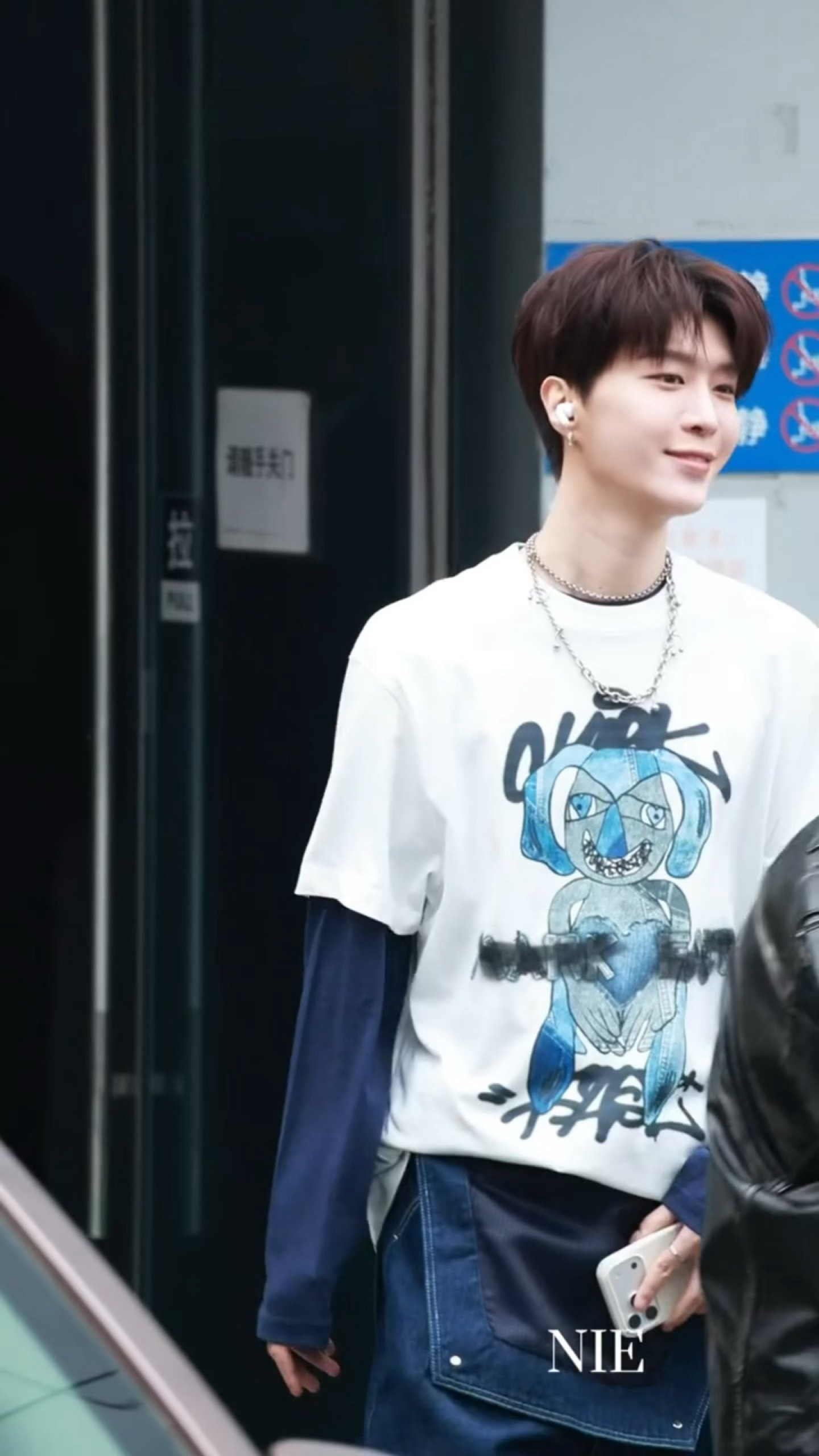 范学长自己踩着音响跳着舞就去上班了🥰范丞丞跳着舞去上班了范丞丞hi6上班跳着舞