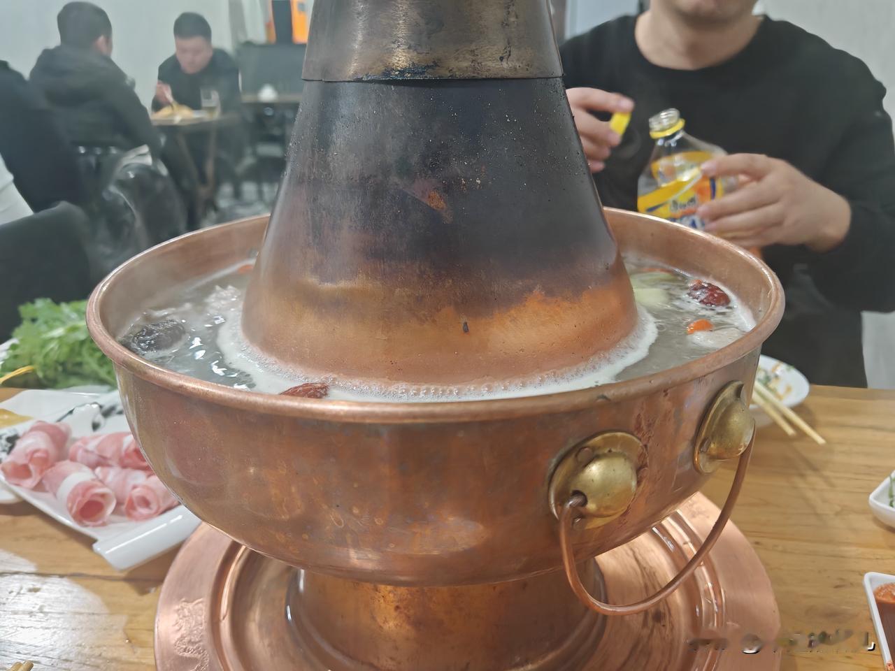 经常觉得该省钱，
不要老在外面吃饭了，
这几天在开封，
问人家当地人哪家饭店好吃