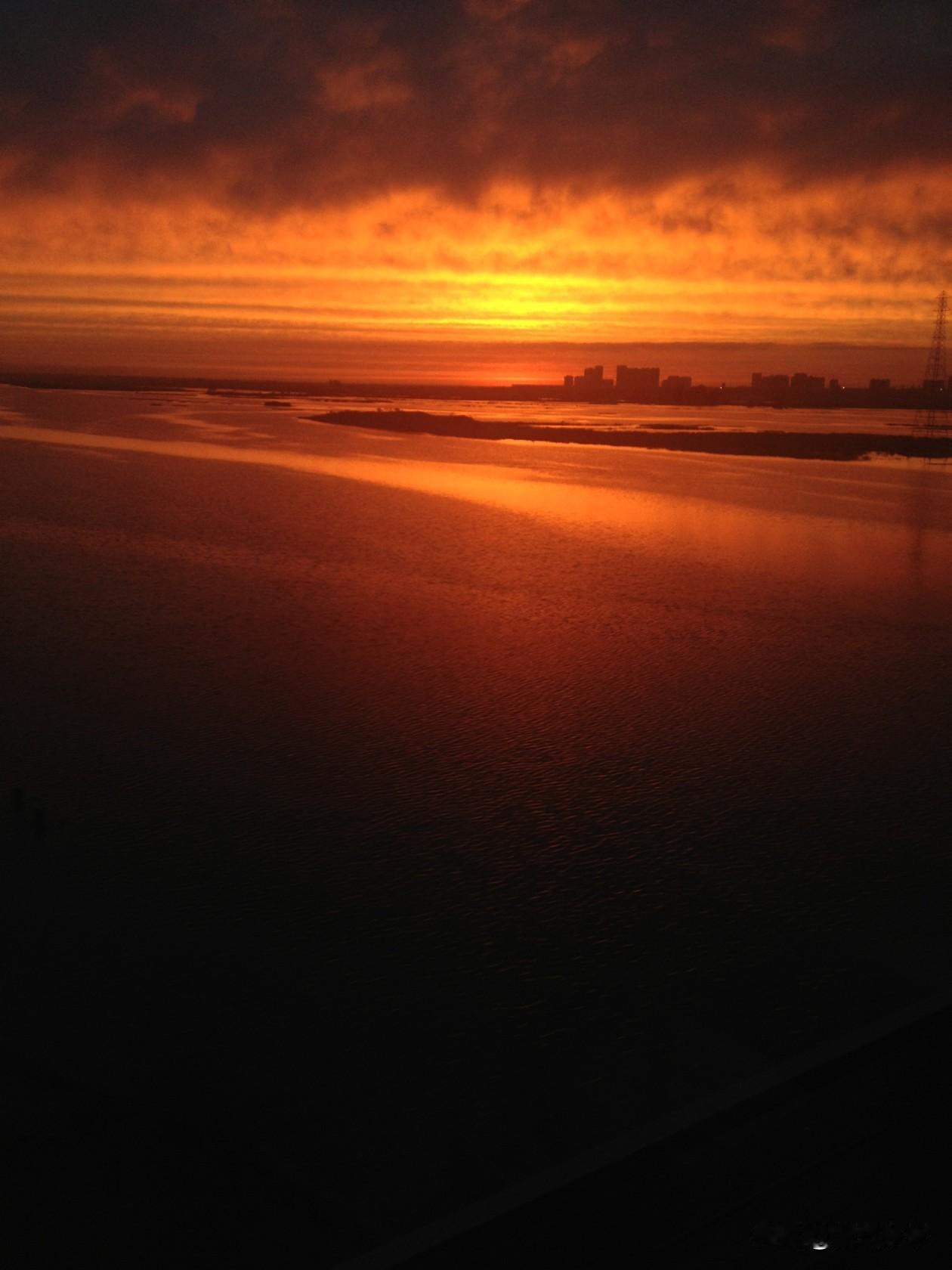 没有父母的托举，是一种幸福！

穷人家的孩子早当家，父母终有老去的那一天，父母的