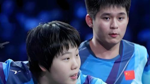 北京时间2025年12月13日，WTT香港总决赛混双半决赛激战正酣。林诗栋、蒯曼