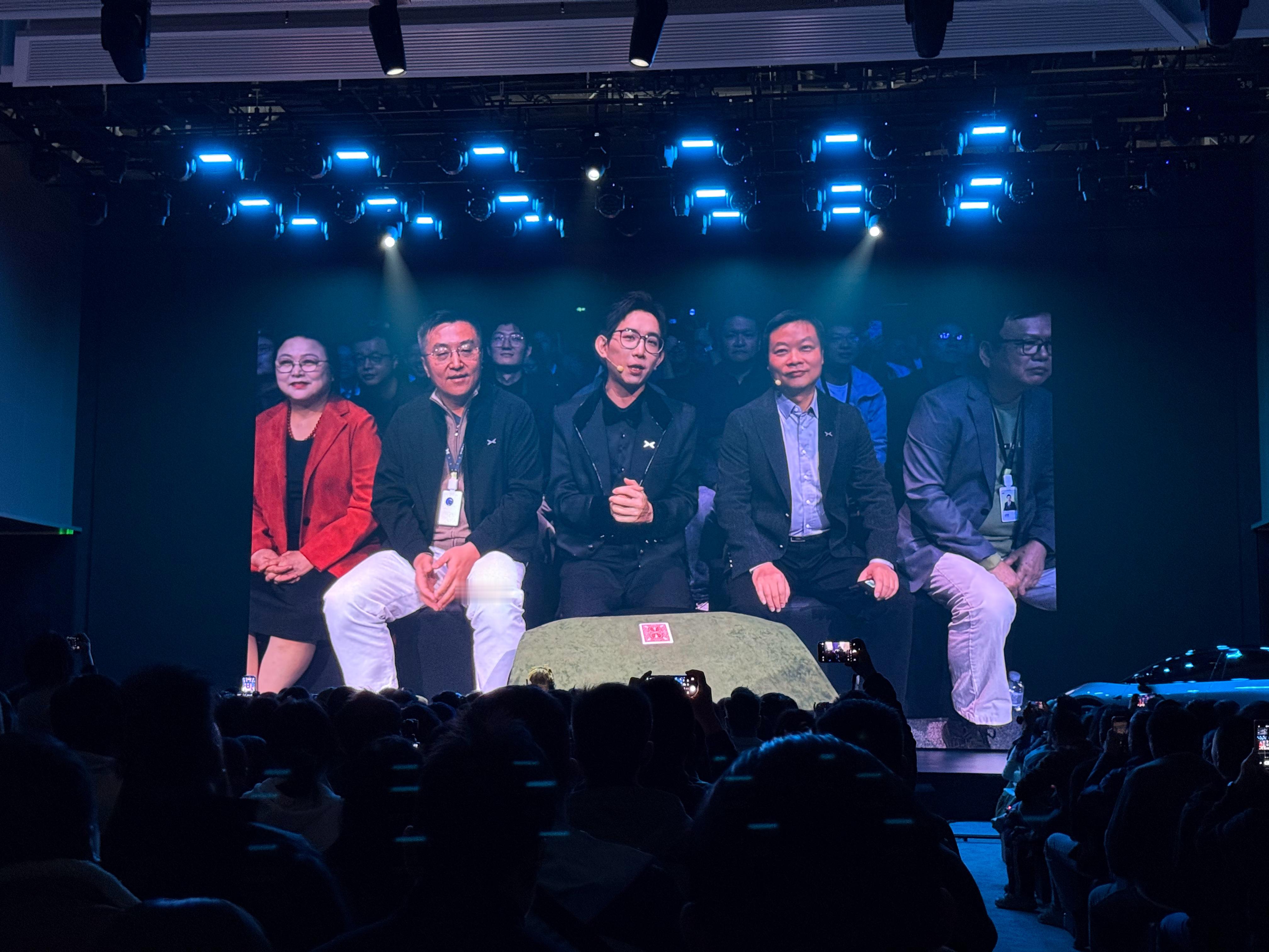 呐呐呐，小鹏三个真的能称得上老板的人都在这了，大师兄、Brain和凤头。 