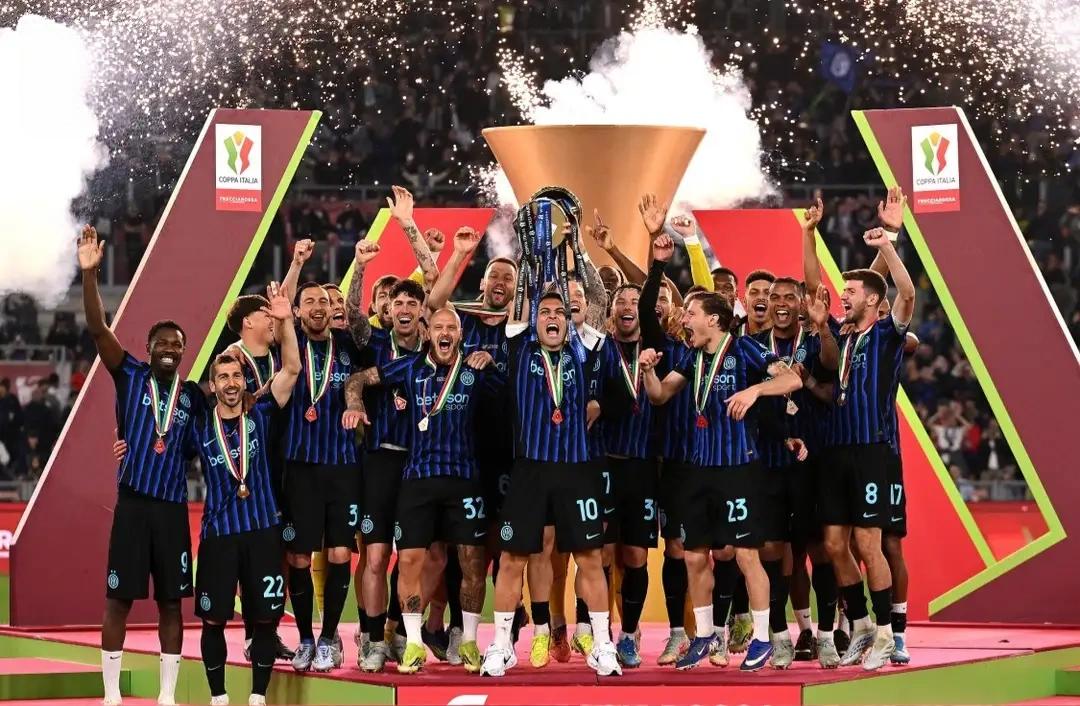 【双冠王来了，国际米兰2-0击败拉齐奥】🏆国米2-0完胜拉齐奥，加冕25/26