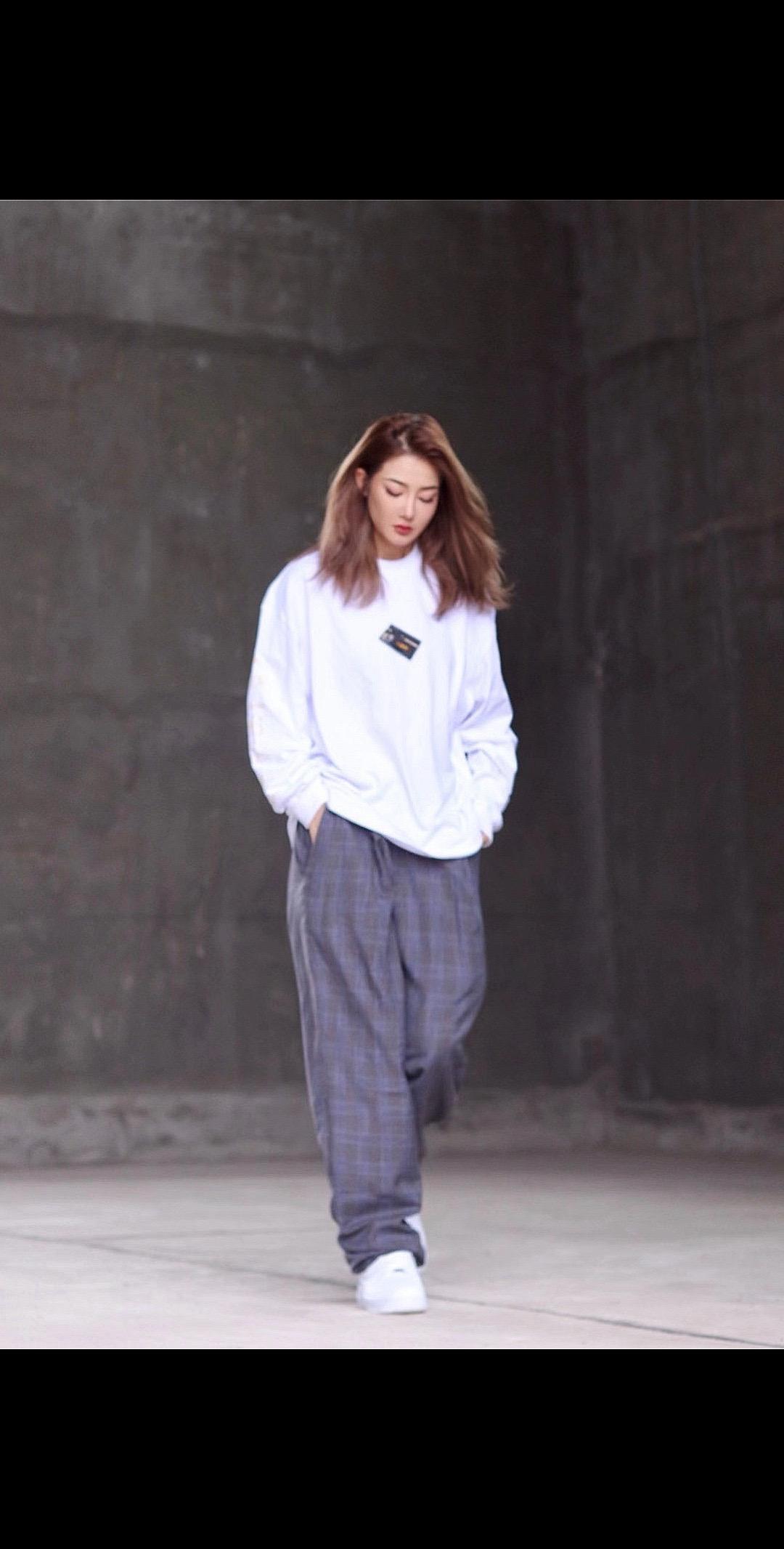 No ones coming.It’s up 2u  同志！请放弃幻想