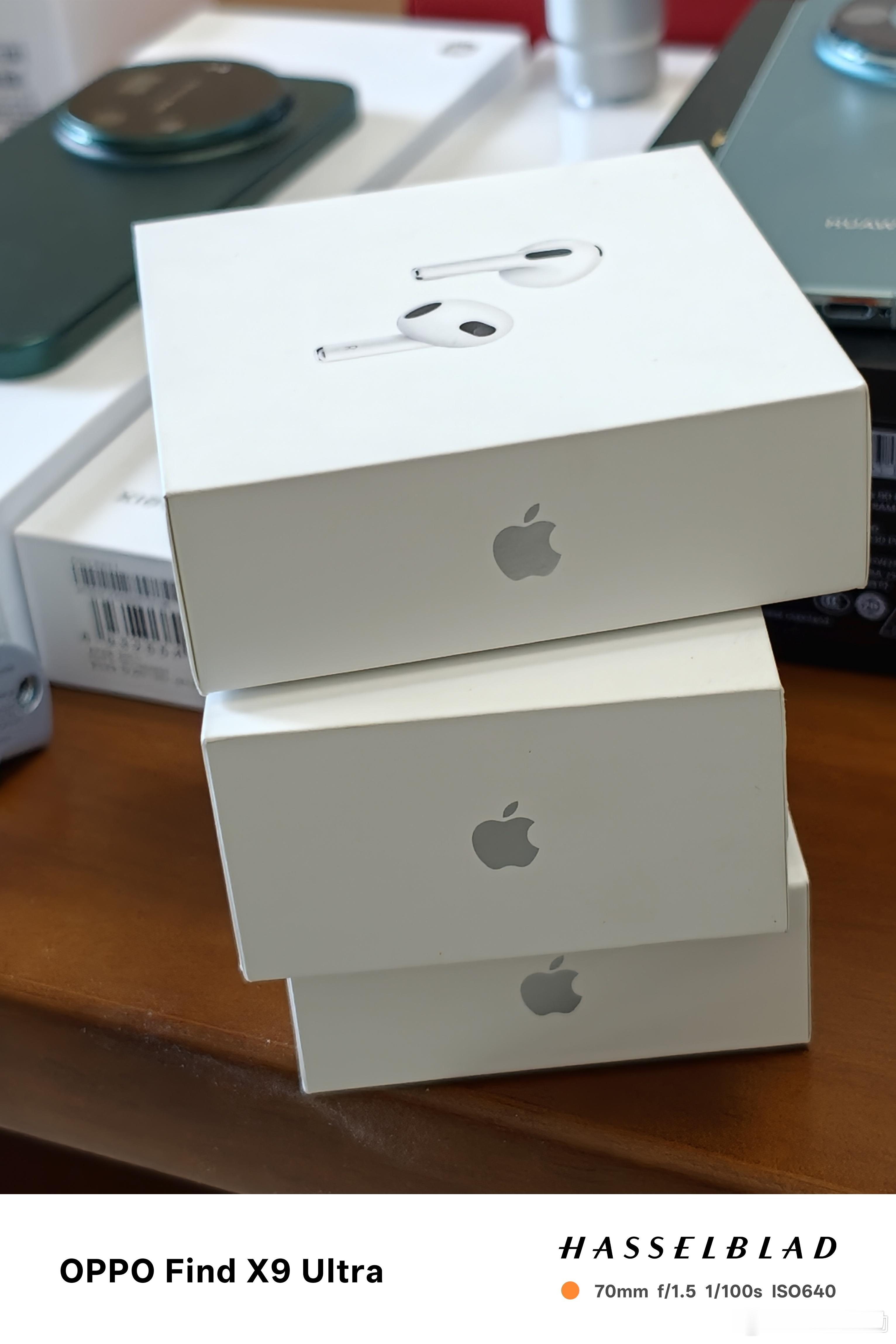 特价出几个全新未拆封未激活的耳机Air Pods 3白色，599包邮Air Po
