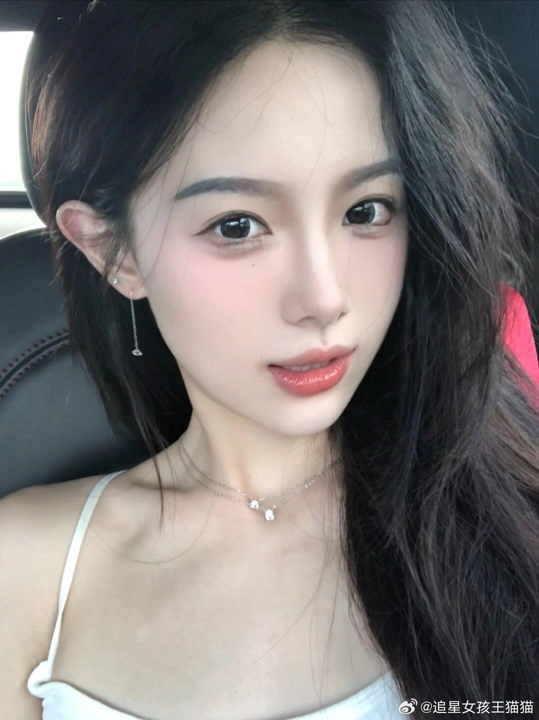繁华落尽最近感觉自己的提升是学会了闭嘴 以前听到不理解的声音会奋力争辩 现在只会
