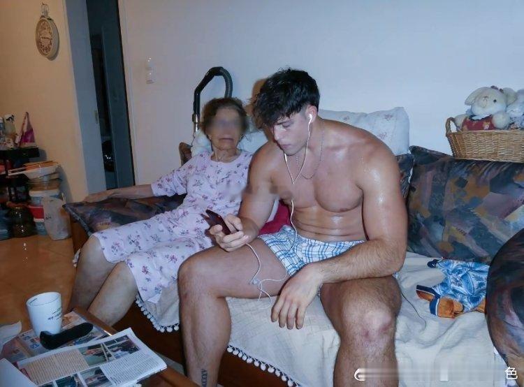 我是不是活到头了刷到奶奶和孙子 ​​​