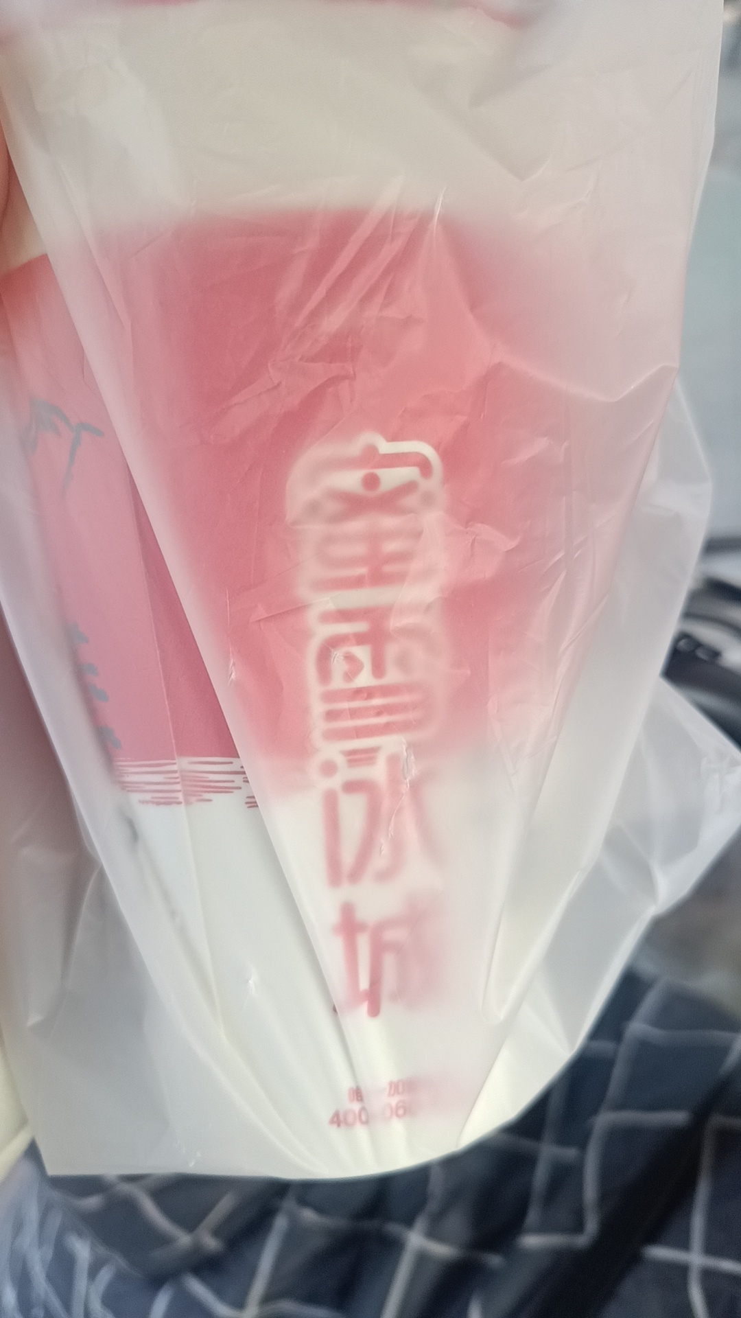 今年冬天的第一杯奶茶。 