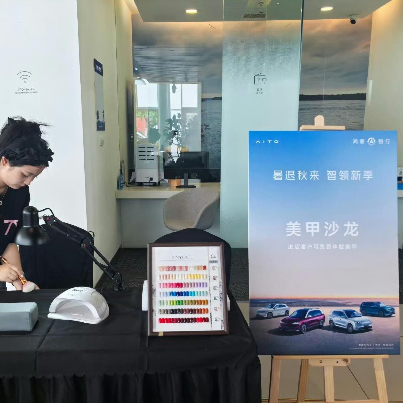 [思考][思考][思考]《我很好奇他们为什么要设计手机支架，后来了解了一下原来是