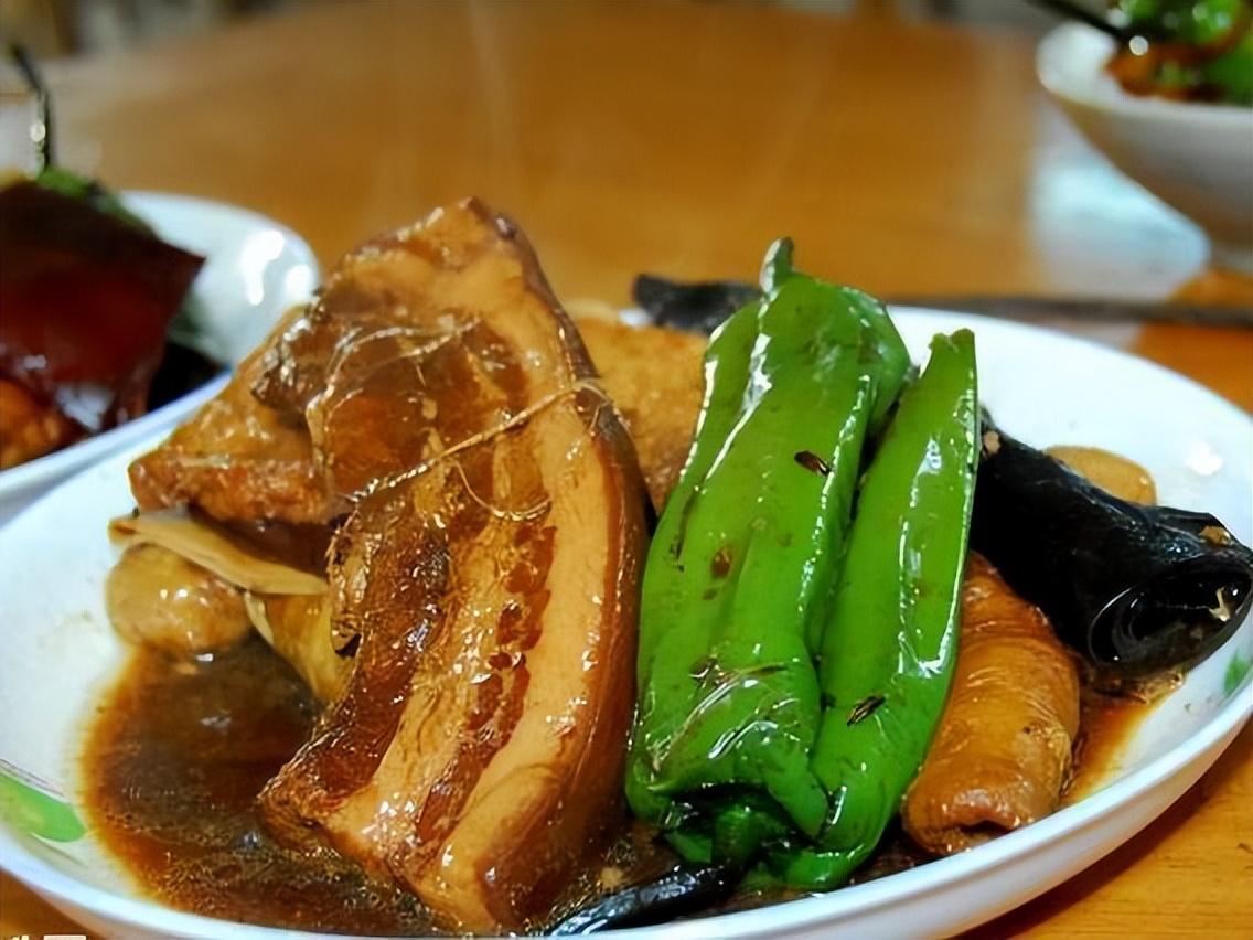 无论炖啥肉，只要锅里多加这“3味”调料，肉越炖越香，真实用
炖肉时加入白芷、丁香