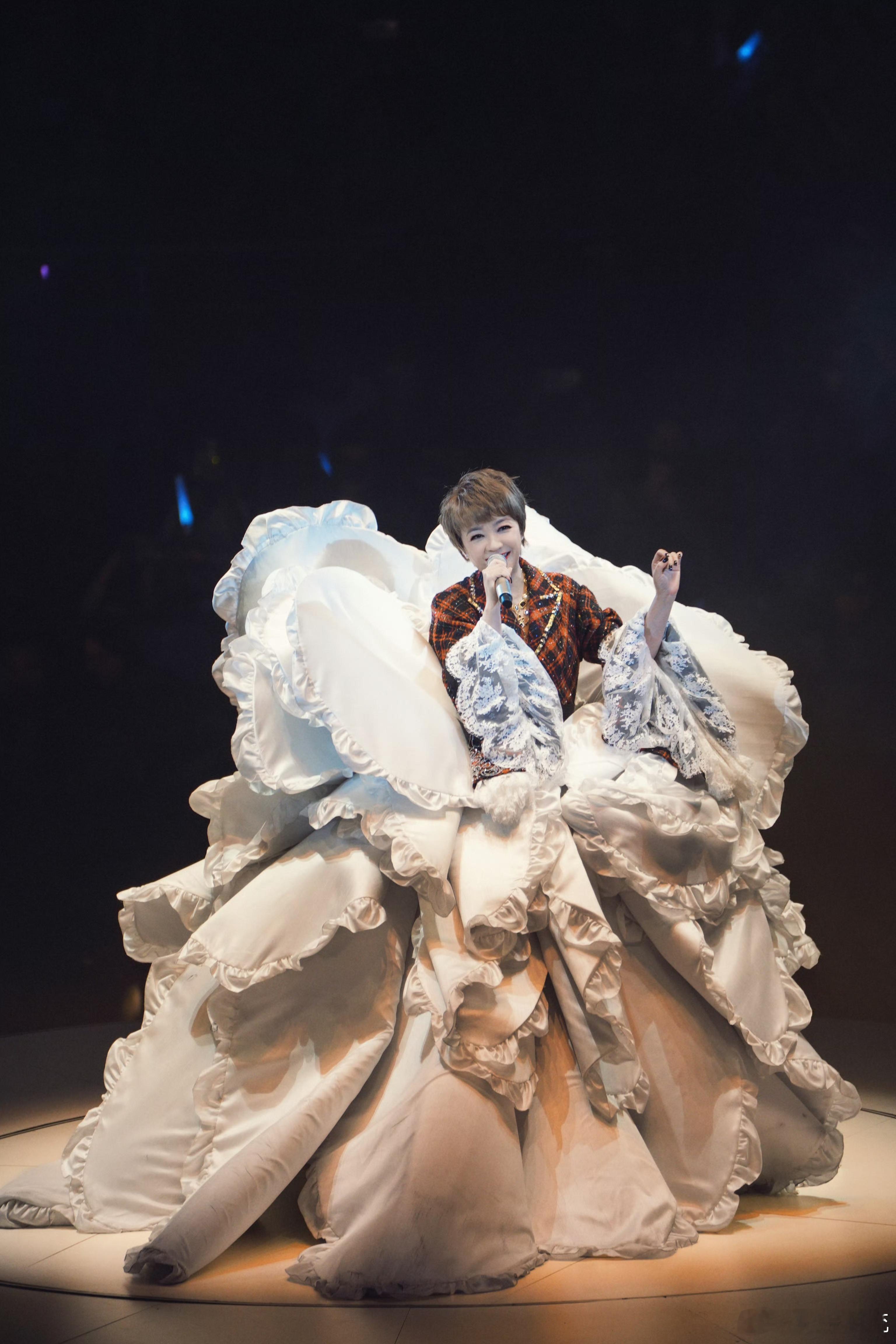 英皇25周年群星演唱会 英皇25周年群星演唱会官宣，我的心情直接起飞！刘伟强、张