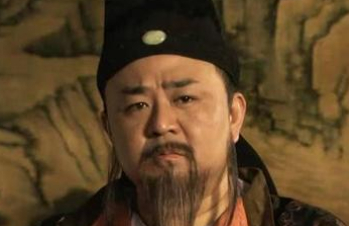 705年深夜，八十二岁的武则天在睡梦中被惊醒。八十岁的张柬之率领羽林军，将寝宫层