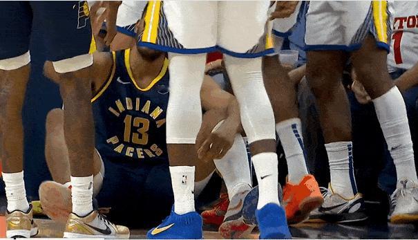 3+1！现在的库里可不好随便乱扑！
在今天NBA常规赛勇士对阵步行者的第一节比赛