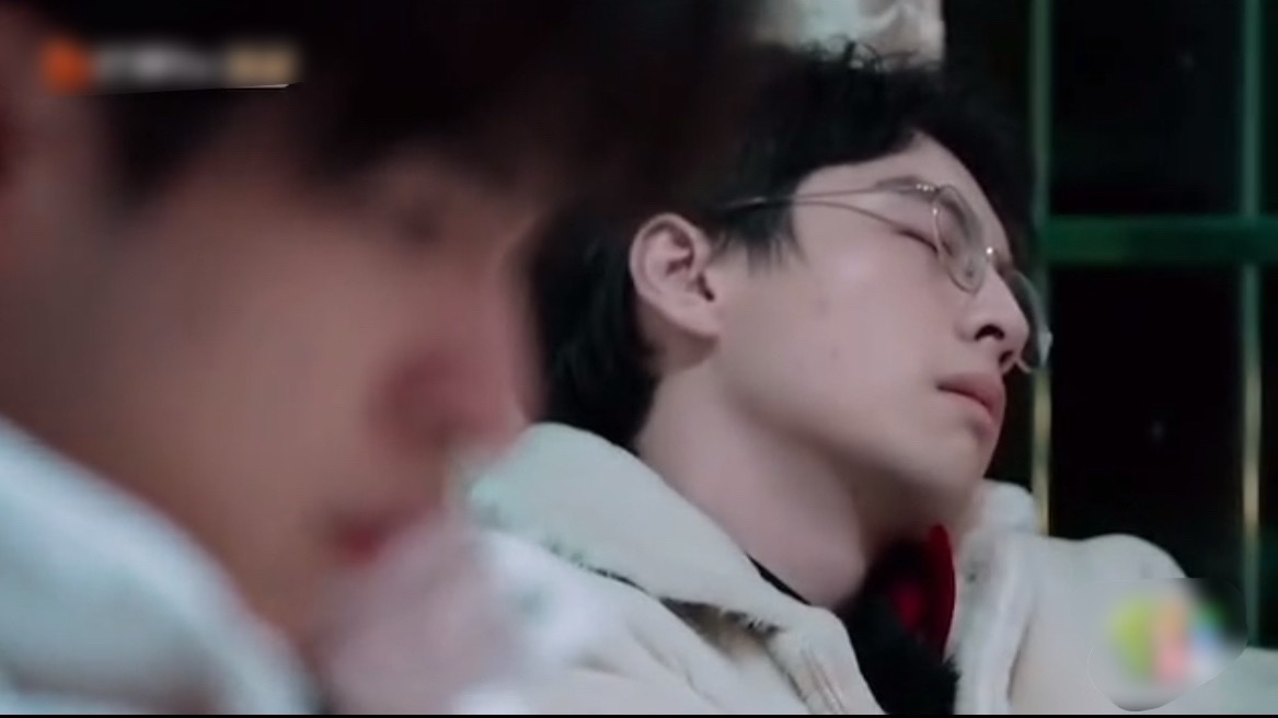 还是觉得这个景深镜头真的很神…我觉得世界上这么多镜头能出这么一个天时地利人和都有