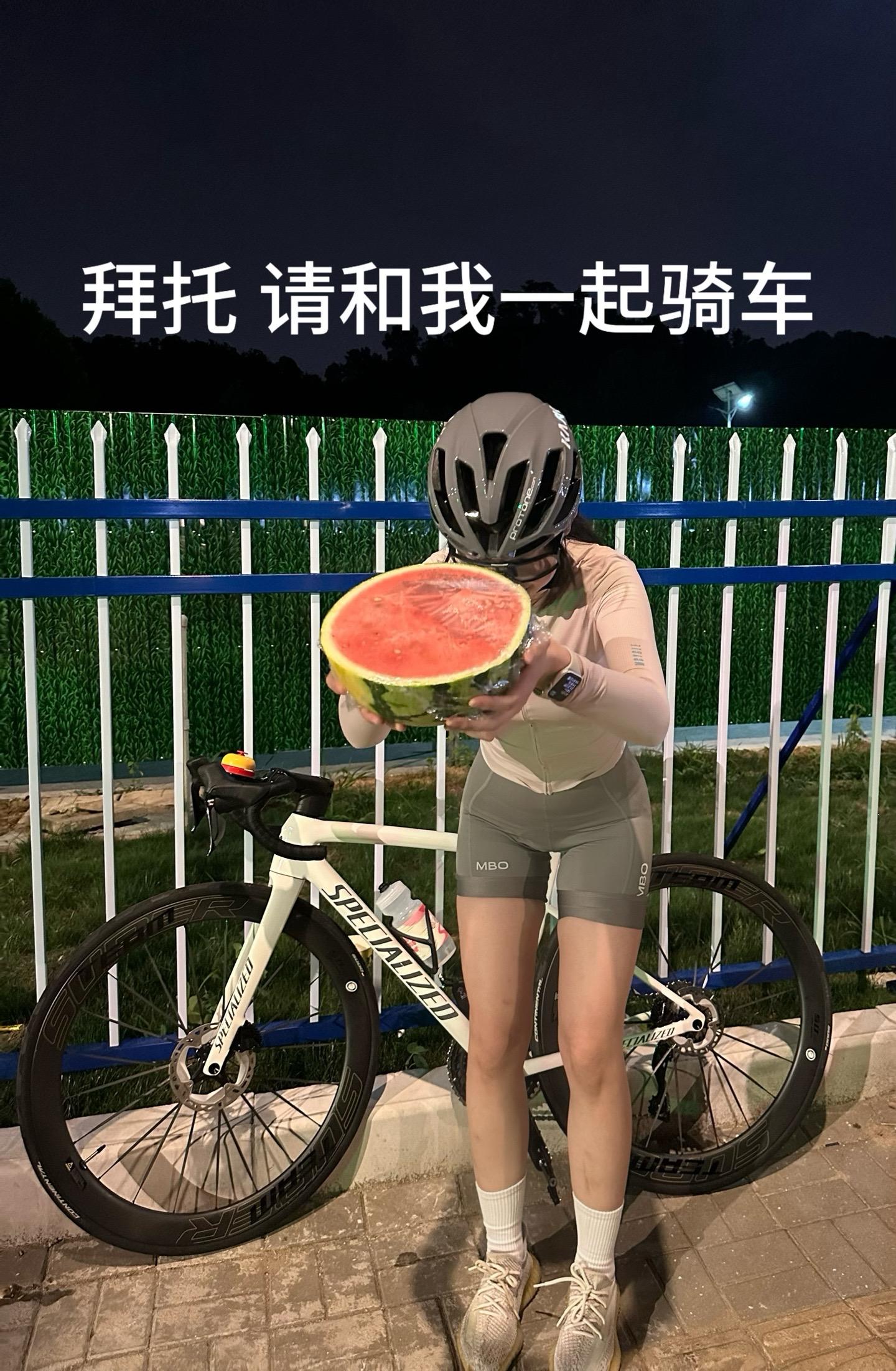 臀腿是今天七点练的 车是八点骑的 被爸妈军训速度40的一天
