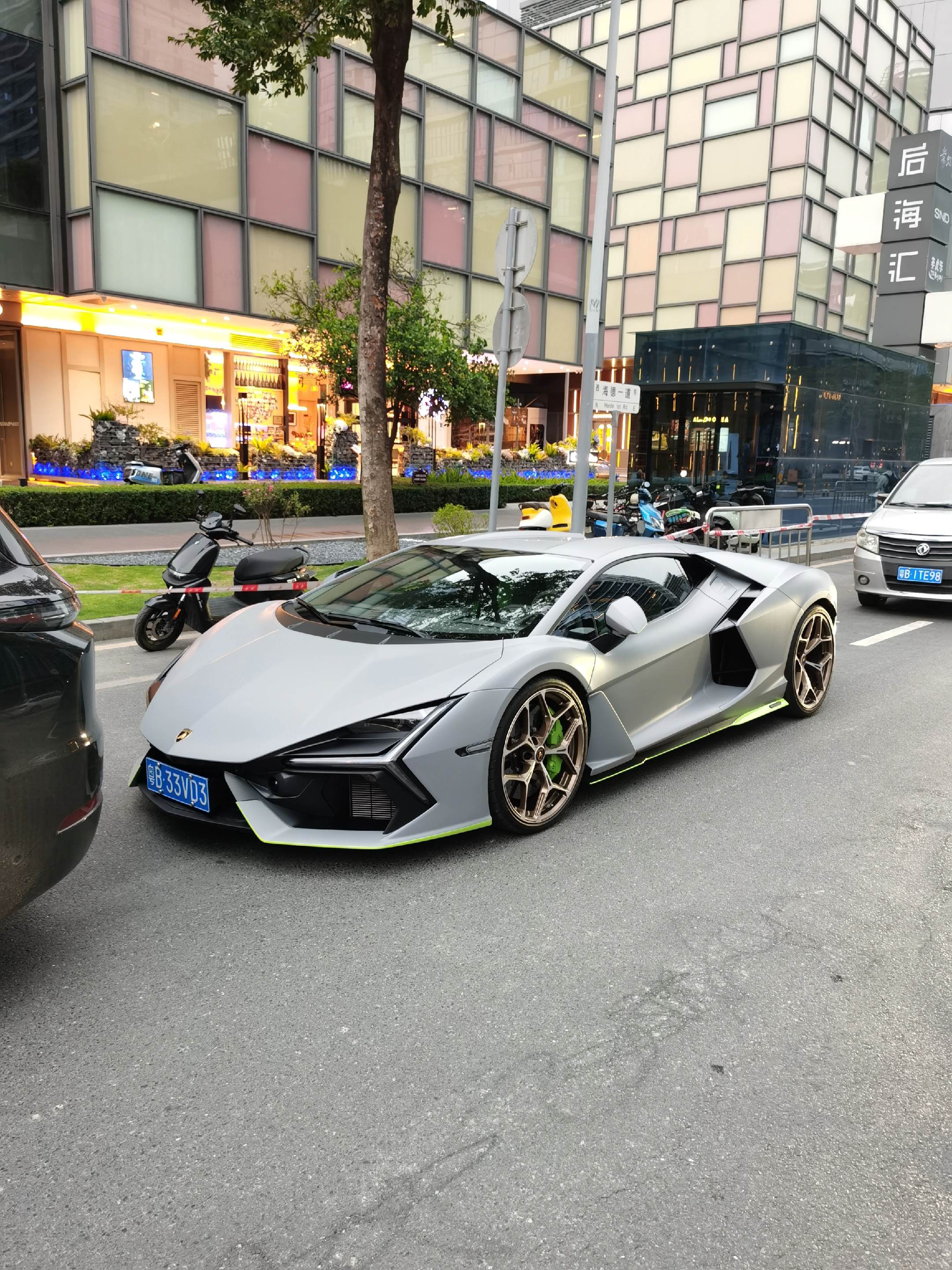 深圳首台上牌的新大牛