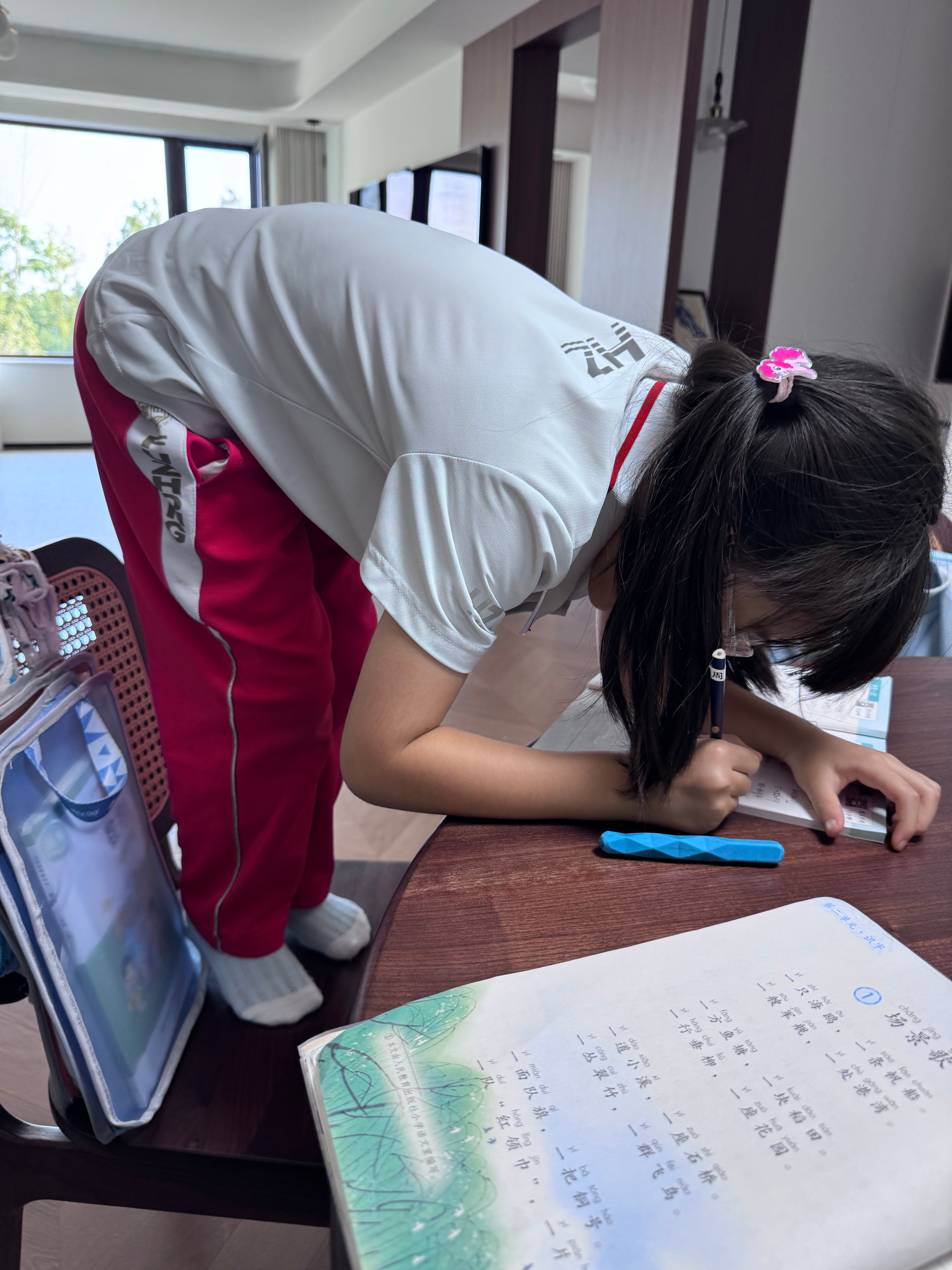 这个姿势写作业是知识会更快的涌上大脑吗[无聊] ​​​