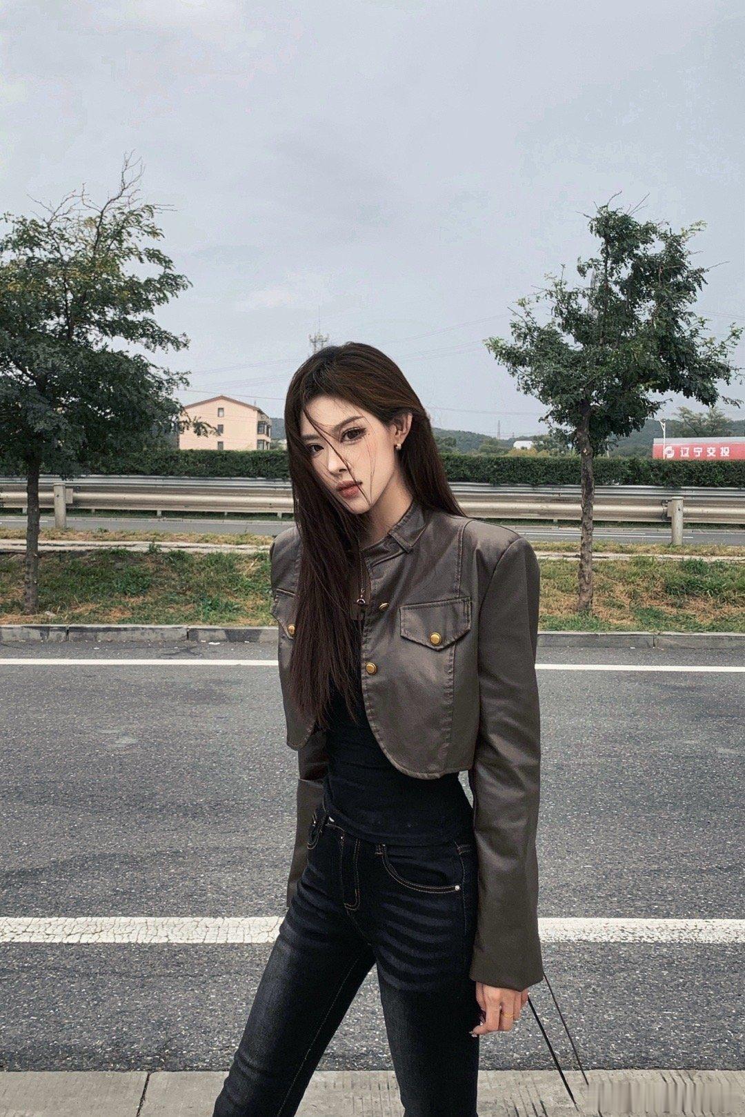 认识你不知道是福是祸 狗几把忙帮不上还得往里搭点 ​​​