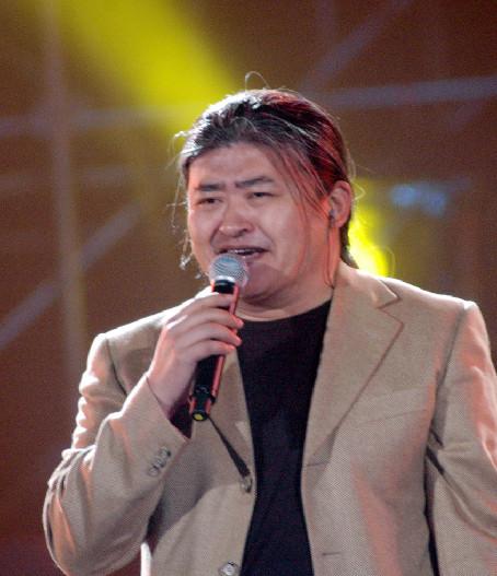 刘欢女儿婚礼惊艳，红发吸睛，茅台山姆果汁引热议
刘欢女儿婚礼刷屏！茅台山姆意外抢