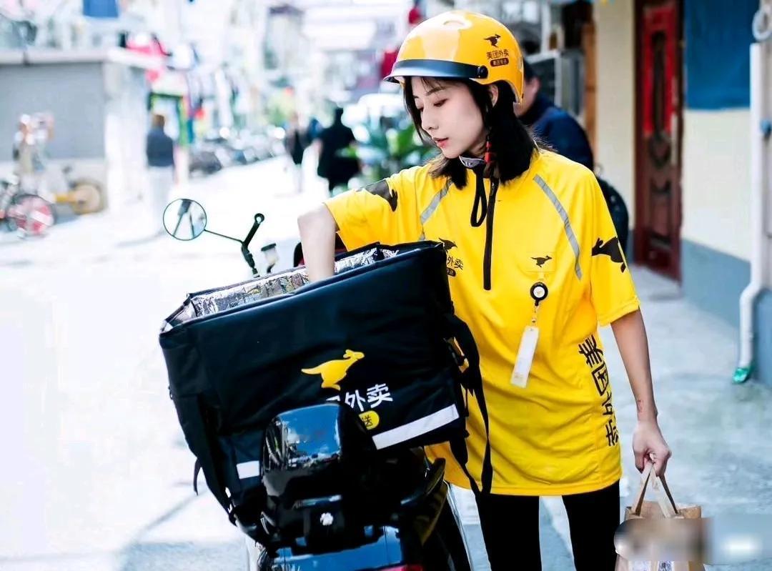 外卖配送费低到两三元，平台商家集体“出逃”，一场行业寒冬拉开序幕
现在外卖小哥的