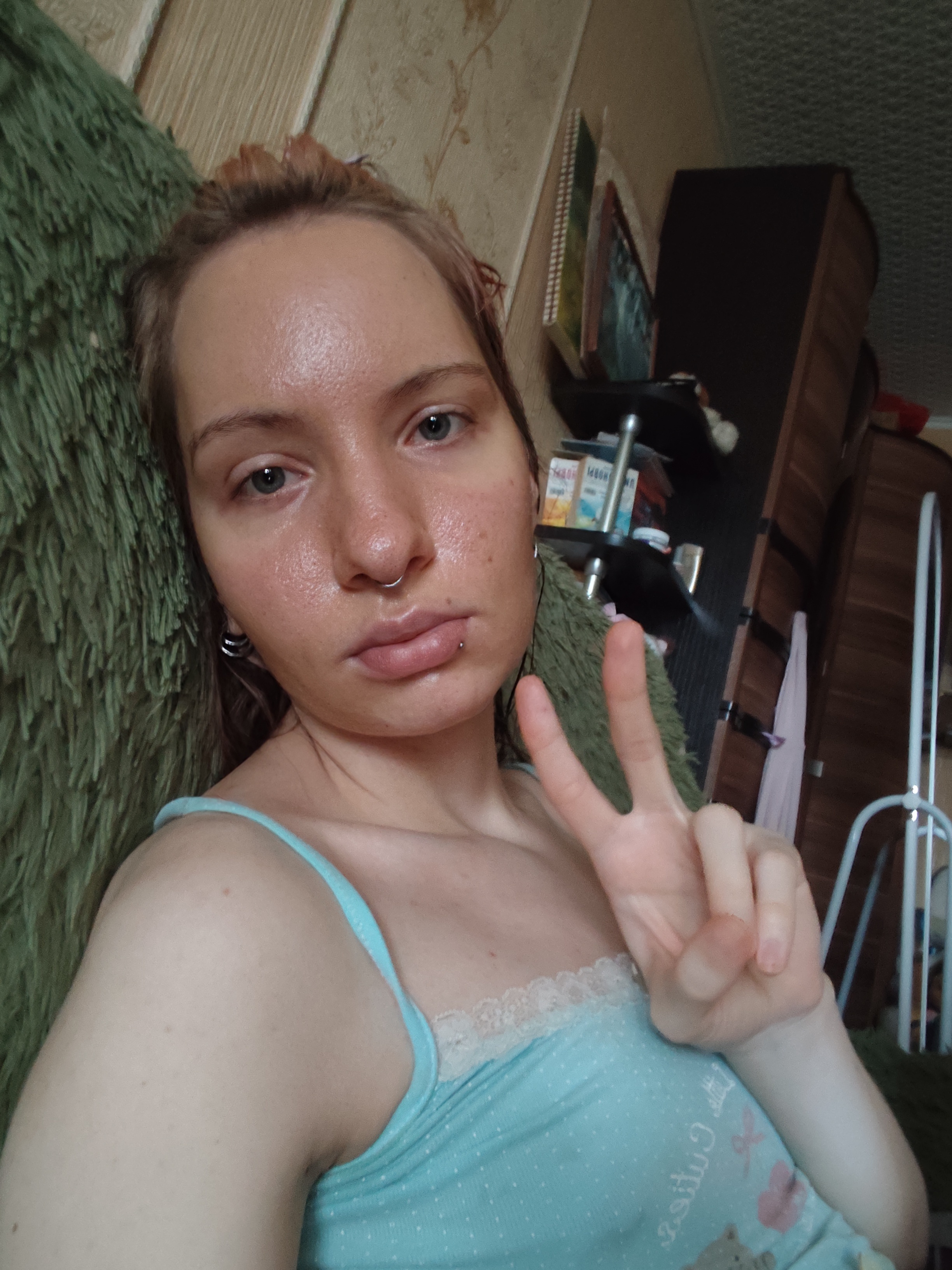 我刮了我的眉毛一些今天晚上再试一试[嘻嘻][嘻嘻][嘻嘻] ​​​