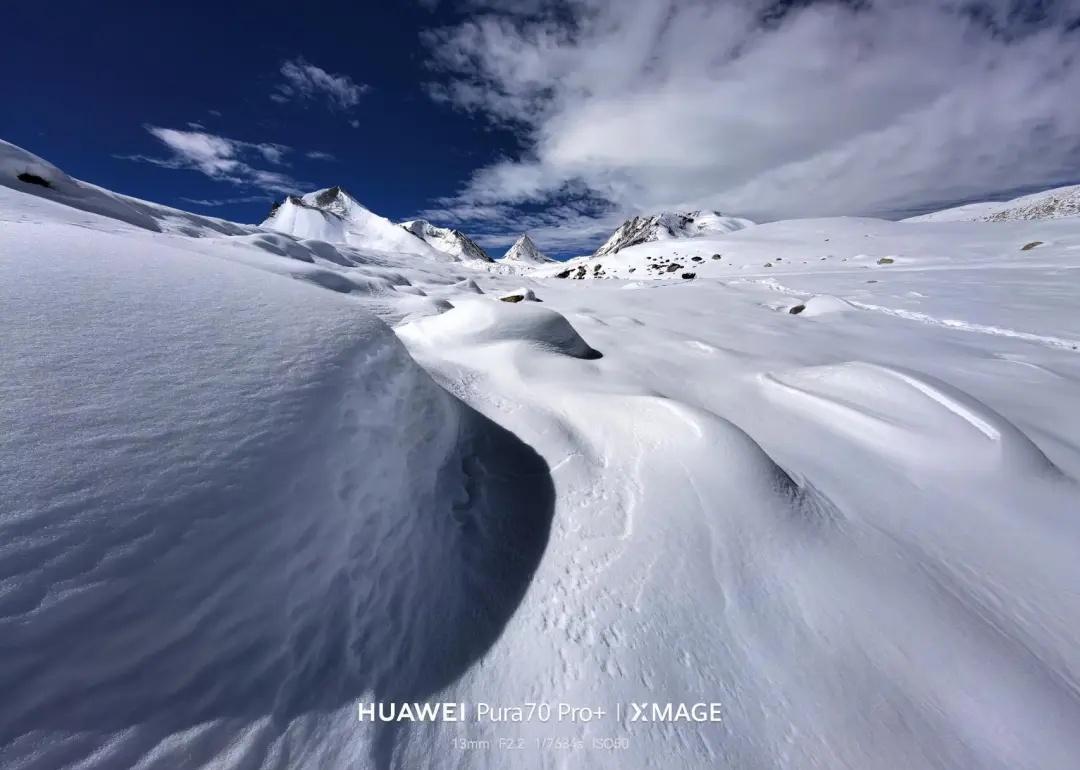 11.4日，大雪后的国王峰
昨晚十二点就到附近了，雪太大只能开到5300，在车上
