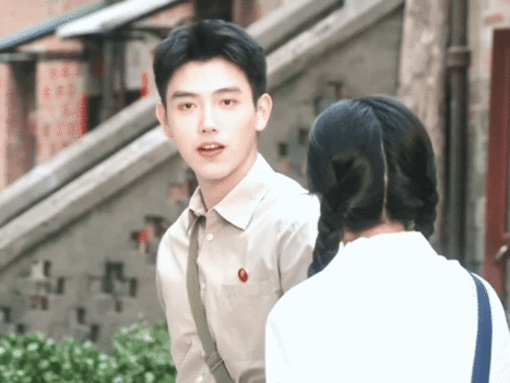 陈飞宇 戏路 陈飞宇戏路宽得惊人，大银幕小荧幕切换自如，古装潇洒、青春阳光，纯爱