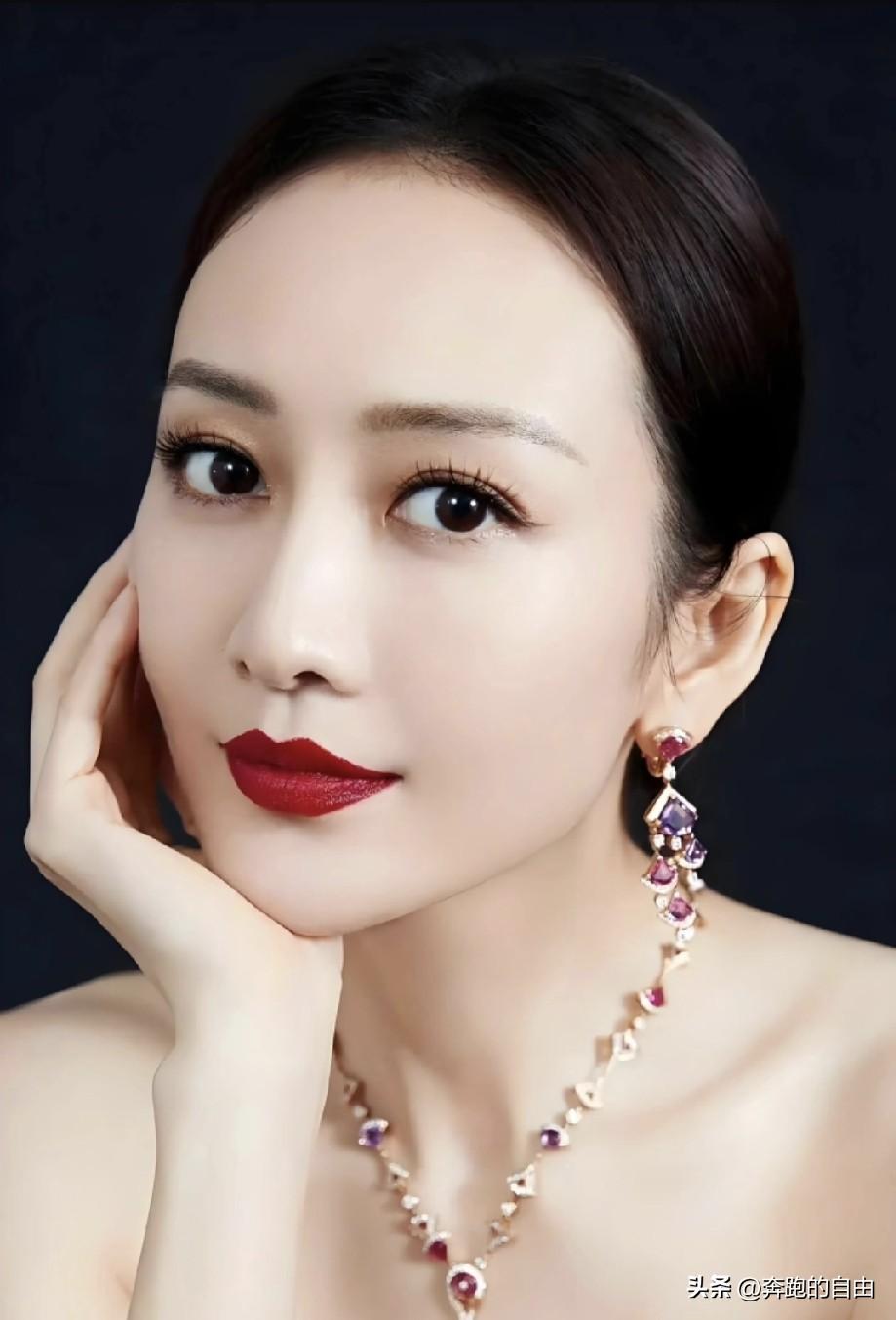 面相是不会骗人的
​我给奶奶看了王鸥的照片
她第一句话就说：这女孩一看
就是个拎