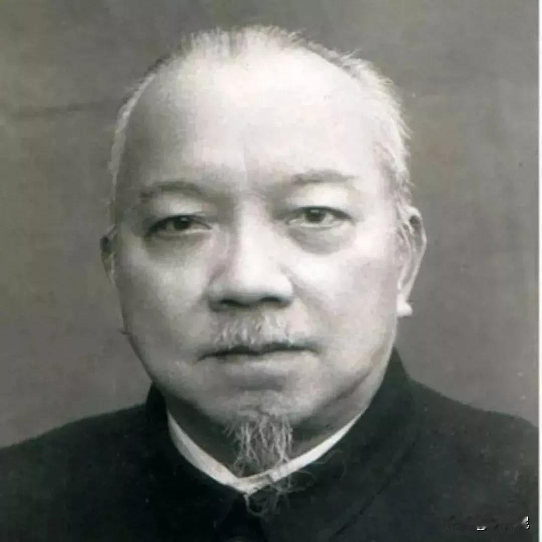建国前，李济深北上参加政协，教员特意派蔡畅去接，以此表示对之前的历史既往不咎。