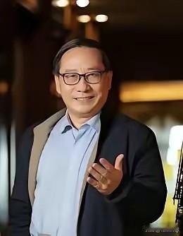2026年8月，高志凯上英国LBC电台专访。主持人想挖坑，问中国把英国当对手还是