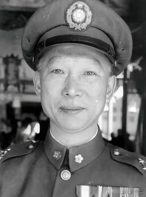 1993 年，97 岁的薛岳被推上法庭受审，法官发问后，他沉默了很长时间，却始终