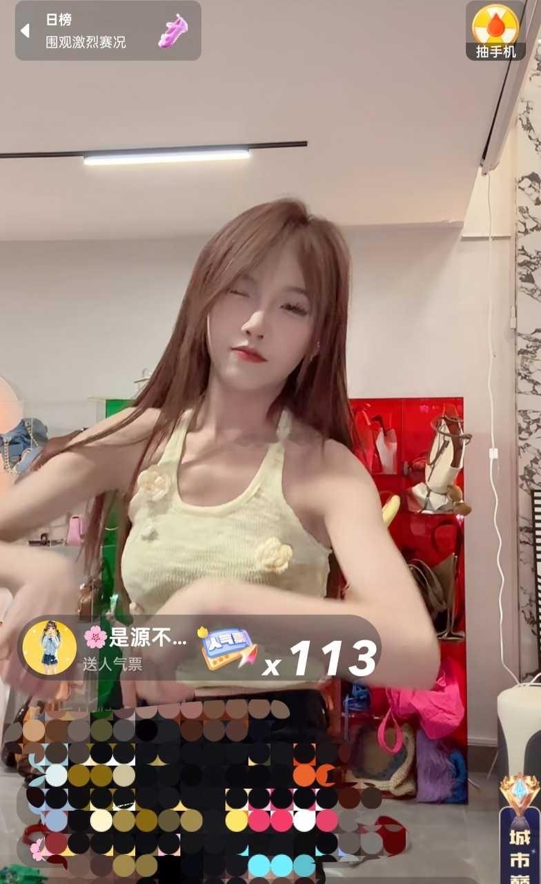 娇妹不亏是“大女主”啊，也不亏是CP起家的，最会拿捏CP粉的心，陪娱乐的时候后面