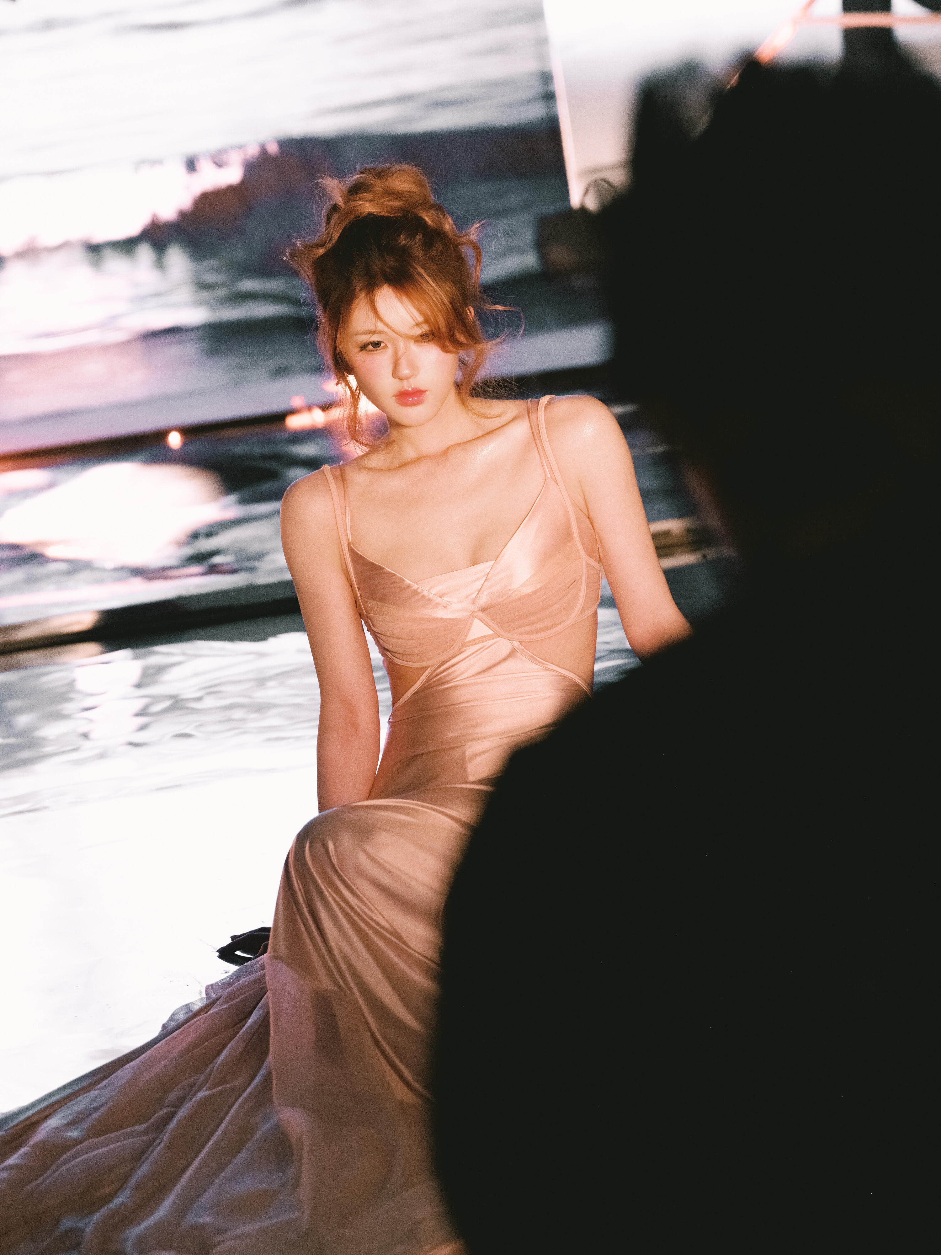 赵露思正式官宣StayRomantic曼谷演唱会，官宣大片上身一袭Tension