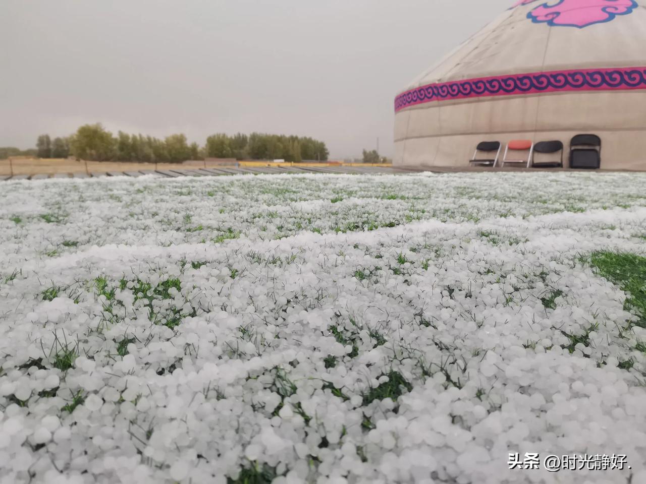 第一次来和布克赛尔县，偶遇特殊天气。一场冰雹突如其来。

9月9日中午，去吃饭的