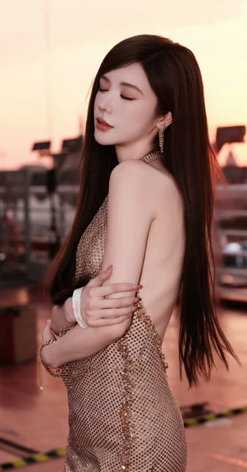 戴燕妮～～[鲜花][鲜花][鲜花][鲜花]戴燕妮[超话] ​​​