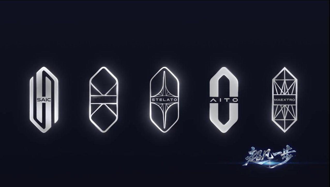 遥想去年年末在海南的鸿蒙智行年度直播当时还只有四界虽然有高光有亮点，但剩下的都是