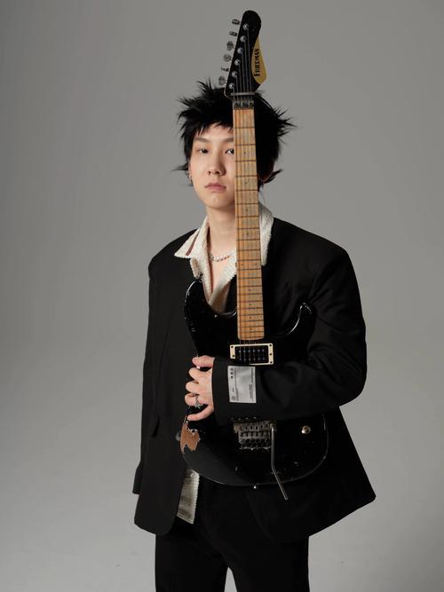 近日，加拿大女歌手海莉·斯莫官宣取消北京巡演，理由为自身严重恐飞，叠加五一高铁票