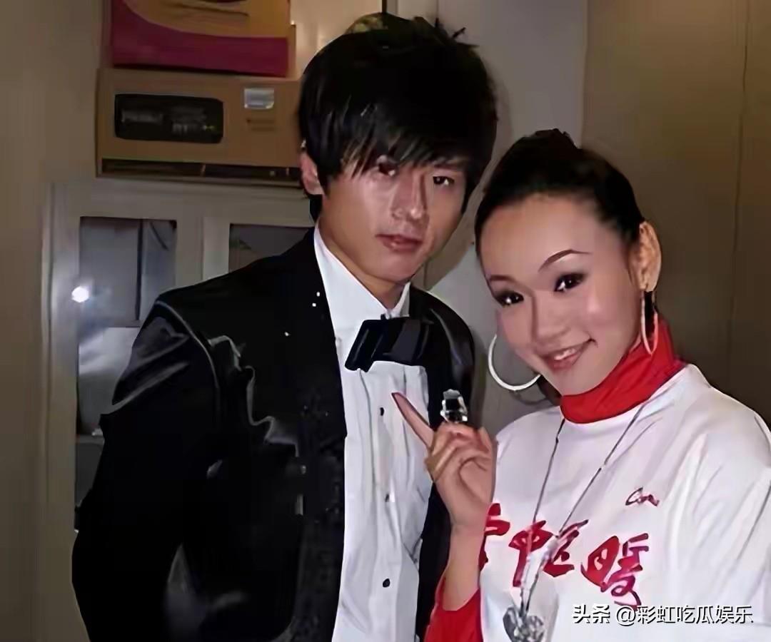 这是张杰段曦在一起的合照，段曦眼里有光面相很善良，一看就是善解人意的女人，是张杰