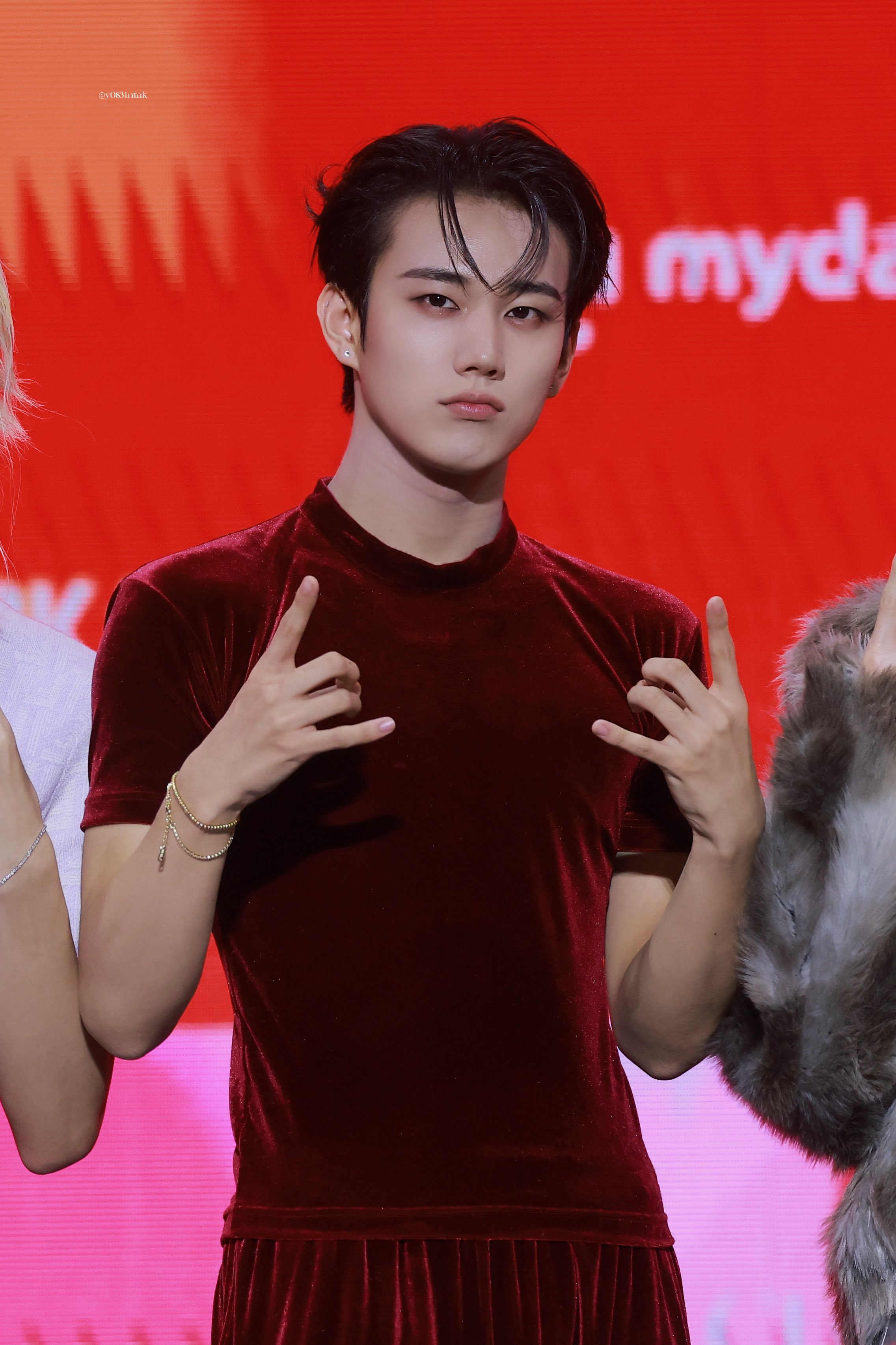 260725 高清 © y0831ntak 