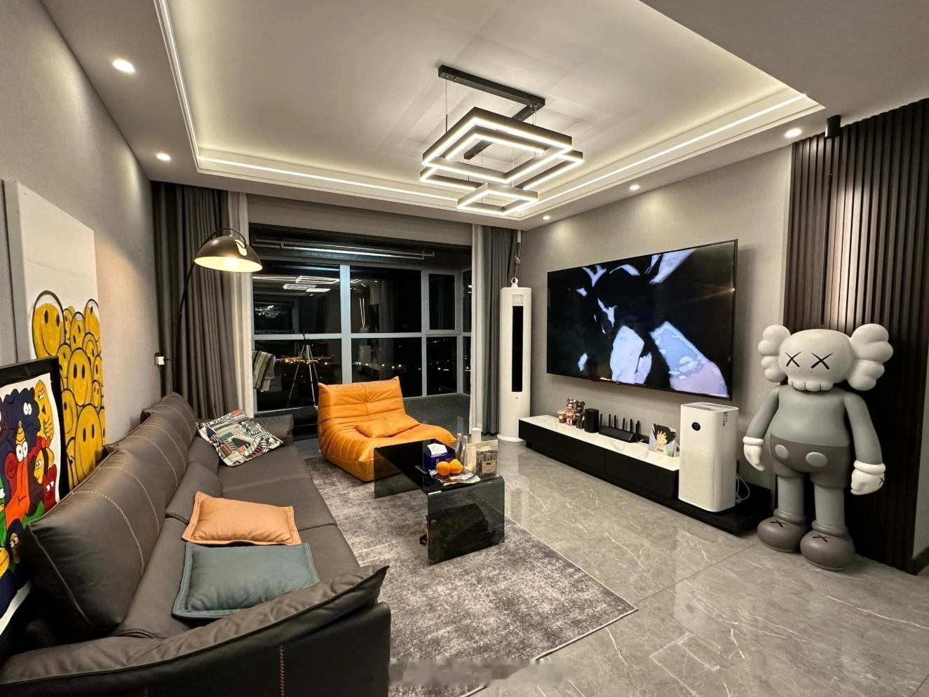 住在高智能的家里是什么体验 清晨，窗帘随晨光自动舒展，智能音箱流淌出轻柔旋律，播